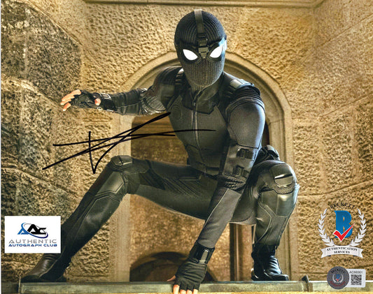 TOM HOLLAND AUTOGRAPH SIGNED 8x10 PHOTO MARVEL SPIDERMAN SPIDER-MAN BECKETT BAS