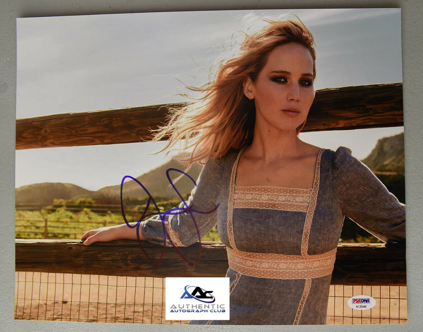 JENNIFER LAWRENCE AUTOGRAPH SIGNED 11x14 PHOTO OSCAR ACADEMY AWARD WINNER PSA