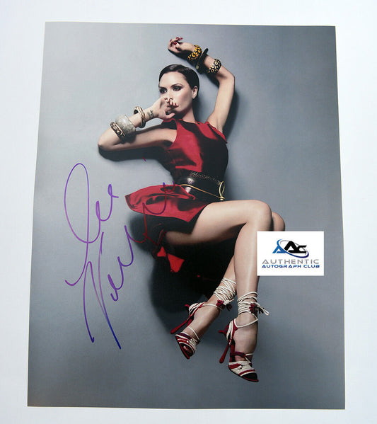 VICTORIA BECKHAM AUTOGRAPH SIGNED 11x14 PHOTO SPICE GIRLS COA