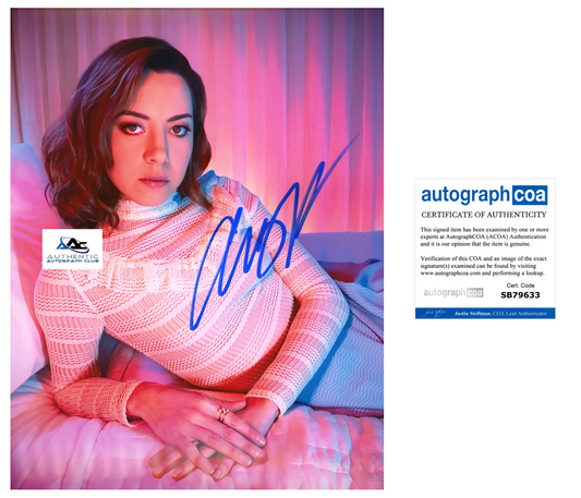 AUBREY PLAZA AUTOGRAPH SIGNED 8X10 PHOTO WHITE LOTUS PARKS AND RECREATION ACOA