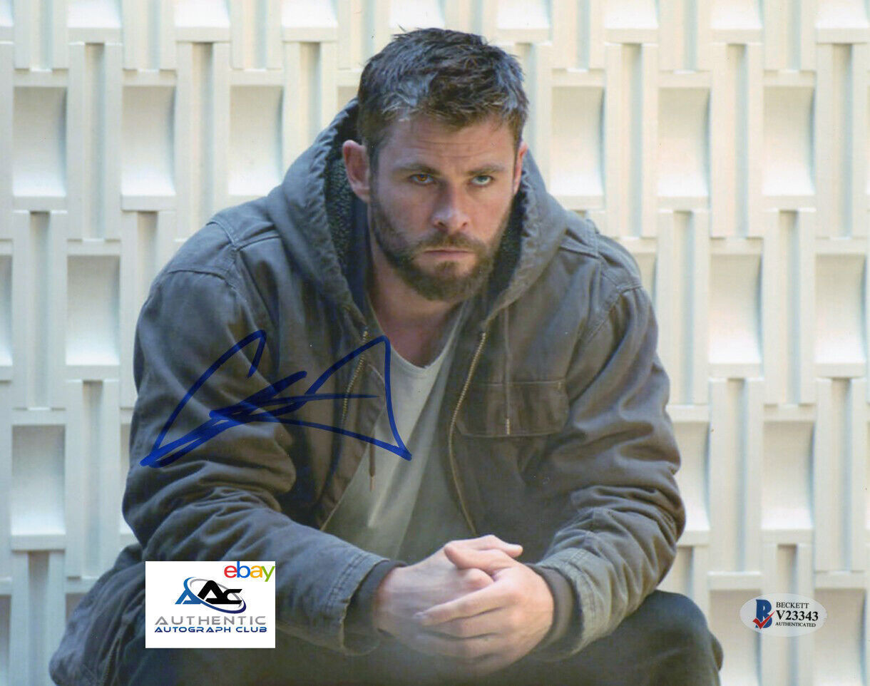 CHRIS HEMSWORTH AUTOGRAPH SIGNED 8x10 PHOTO THOR RAGNORAK ENDGAME BECKETT