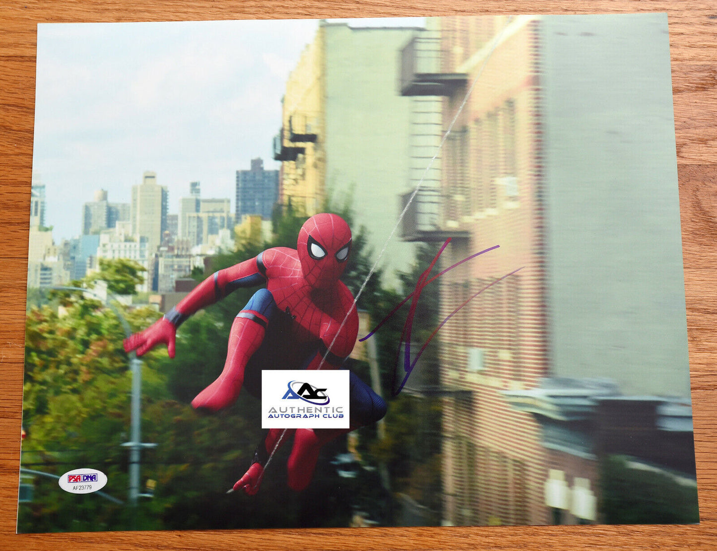 TOM HOLLAND AUTOGRAPH SIGNED 11x14 PHOTO SPIDERMAN HOMECOMING PSA/DNA