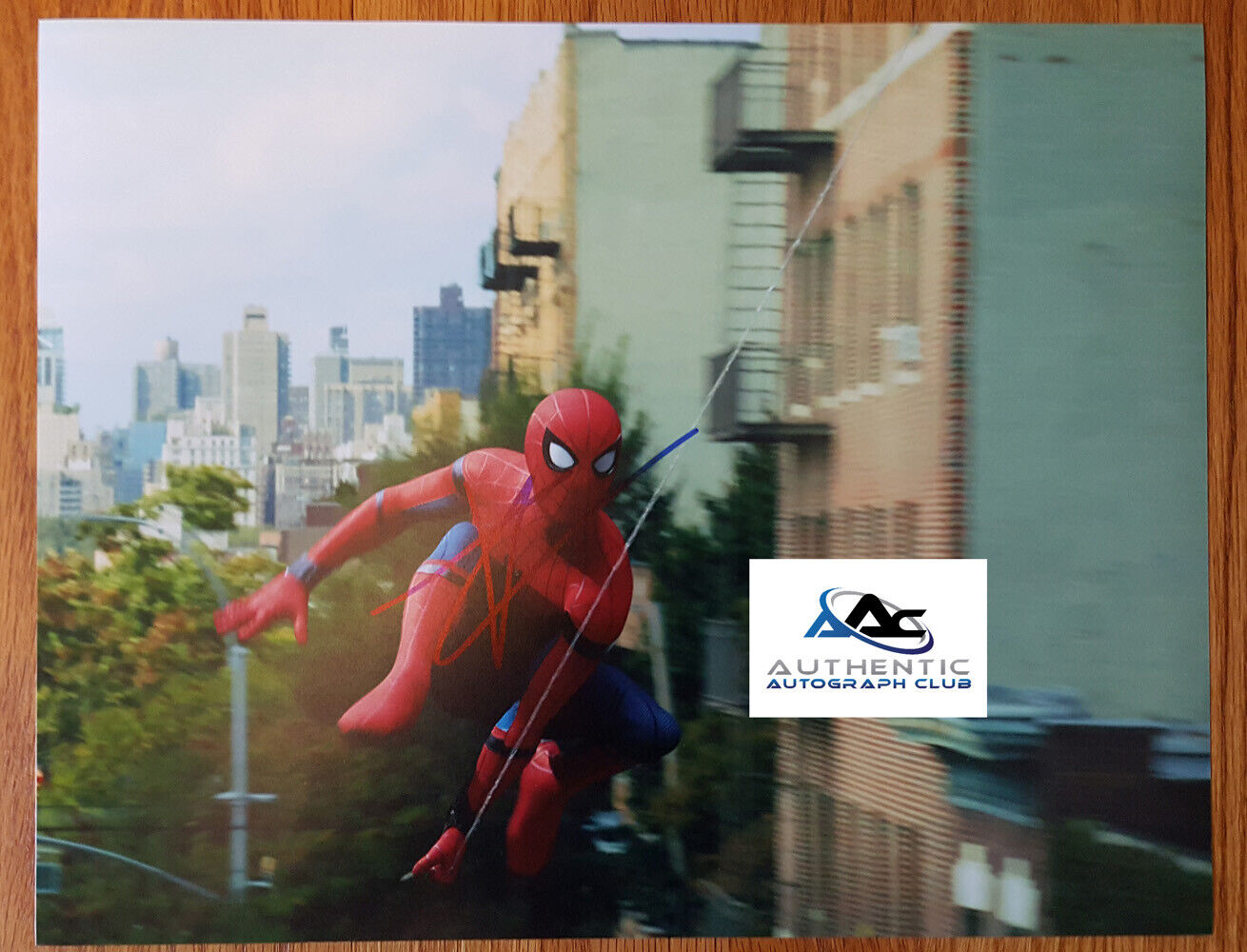 TOM HOLLAND AUTOGRAPH SIGNED 11x14 PHOTO SPIDERMAN COA