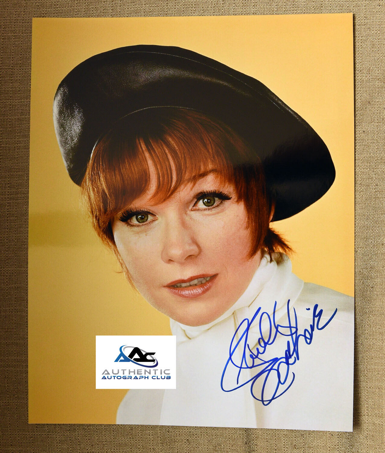 SHIRLEY MACLAINE AUTOGRAPH SIGNED 11x14 PHOTO COA