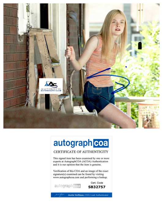 ELLE FANNING AUTOGRAPH SIGNED 8x10 PHOTO ACOA