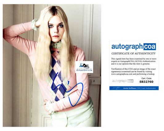 ELLE FANNING AUTOGRAPH SIGNED 8x10 PHOTO ACOA