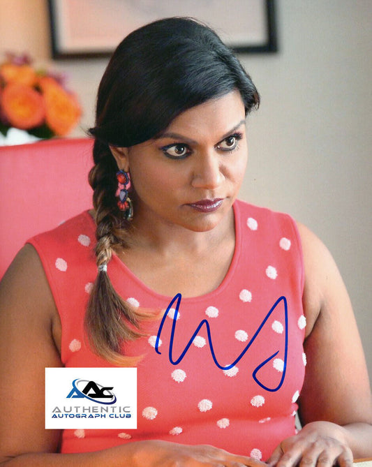 MINDY KALING AUTOGRAPH SIGNED 8X10 PHOTO THE MINDY PROJECT THE OFFICE COA