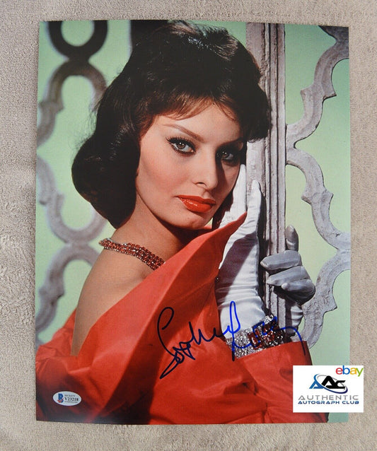 SOPHIA LOREN AUTOGRAPH SIGNED 11x14 PHOTO ITALIAN SEXY HOT BECKETT BAS