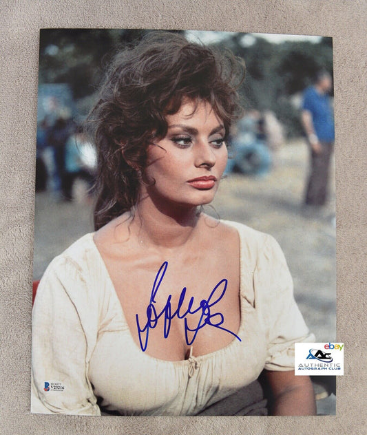 SOPHIA LOREN AUTOGRAPH SIGNED 11x14 PHOTO ITALIAN SEXY HOT BECKETT BAS