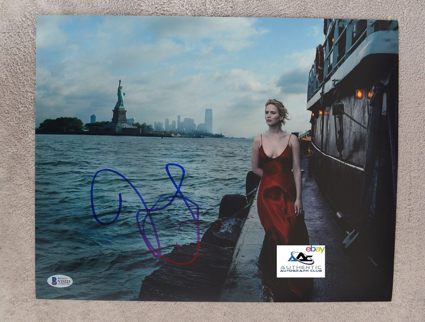 JENNIFER LAWRENCE AUTOGRAPH SIGNED 11x14 PHOTO HUNGER GAMES X-MEN BECKETT BAS