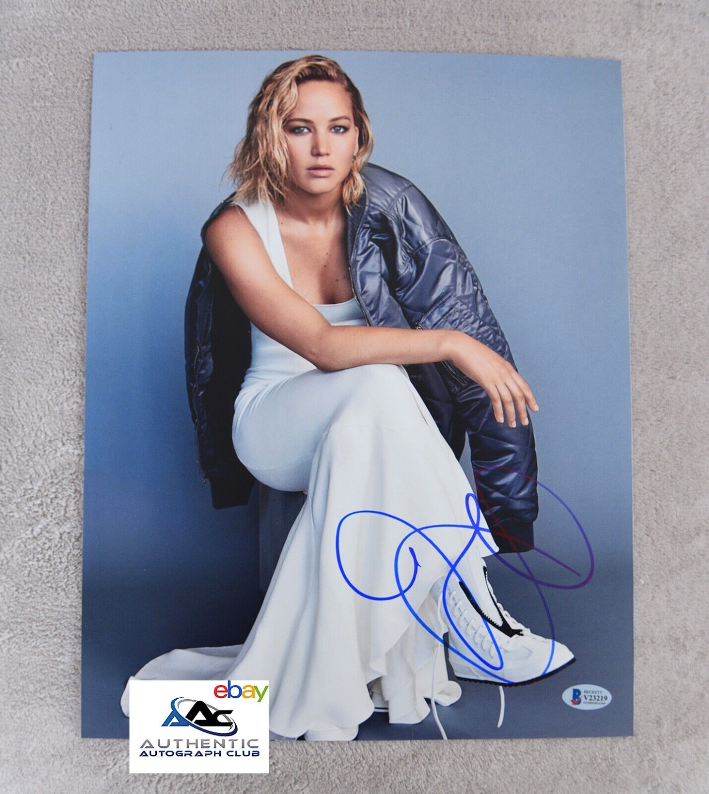 JENNIFER LAWRENCE AUTOGRAPH SIGNED 11x14 PHOTO HUNGER GAMES X-MEN BECKETT BAS