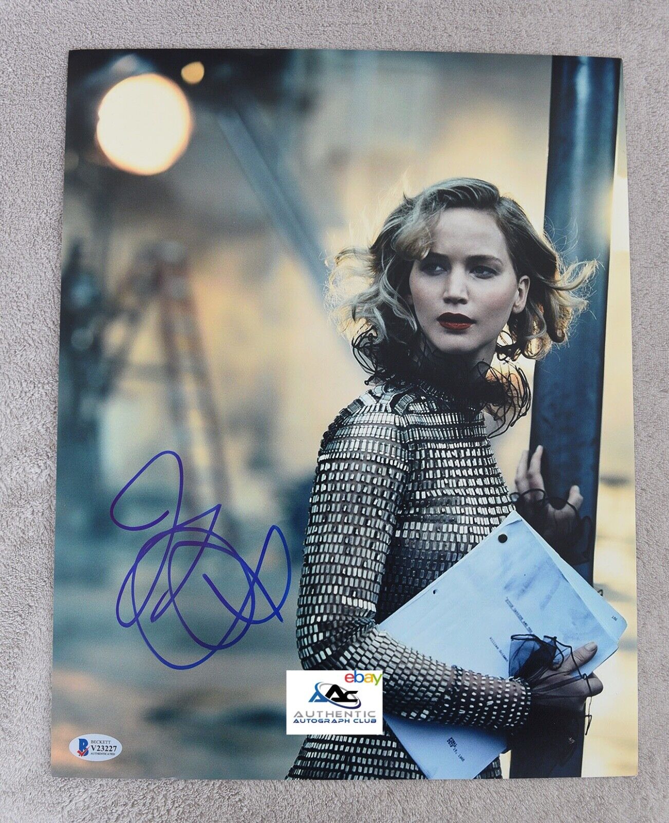 JENNIFER LAWRENCE AUTOGRAPH SIGNED 11x14 PHOTO HUNGER GAMES X-MEN BECKETT BAS