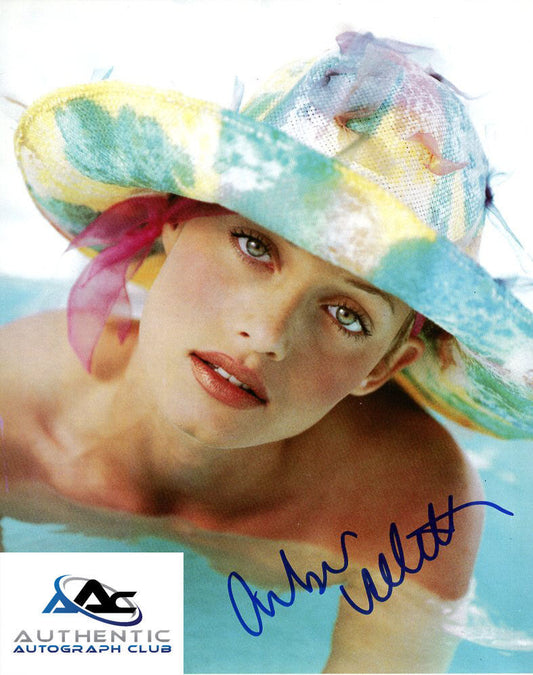 AMBER VALLETTA AUTOGRAPH SIGNED 8x10 PHOTO SUPERMODEL VOGUE COA