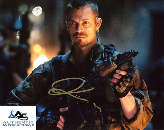 JOEL KINNAMAN AUTOGRAPH SIGNED 8X10 PHOTO SUICIDE SQUAD RICK FLAG COA