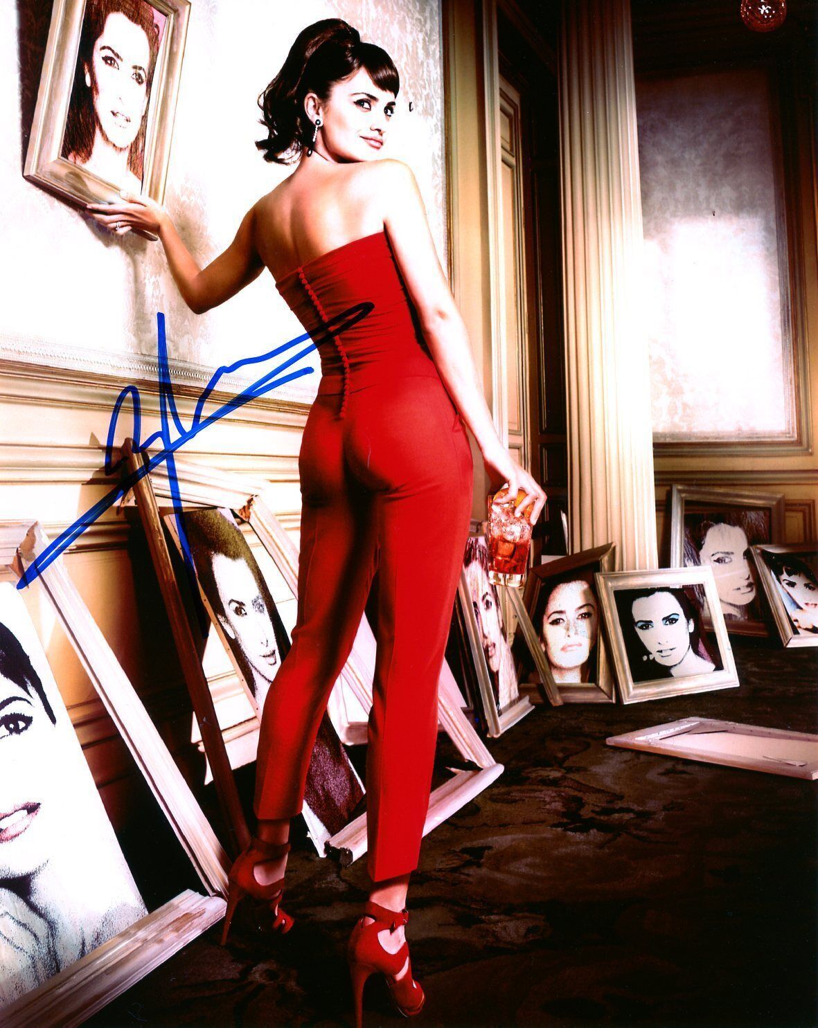 PENELOPE CRUZ AUTOGRAPH SIGNED 8X10 PHOTO COA