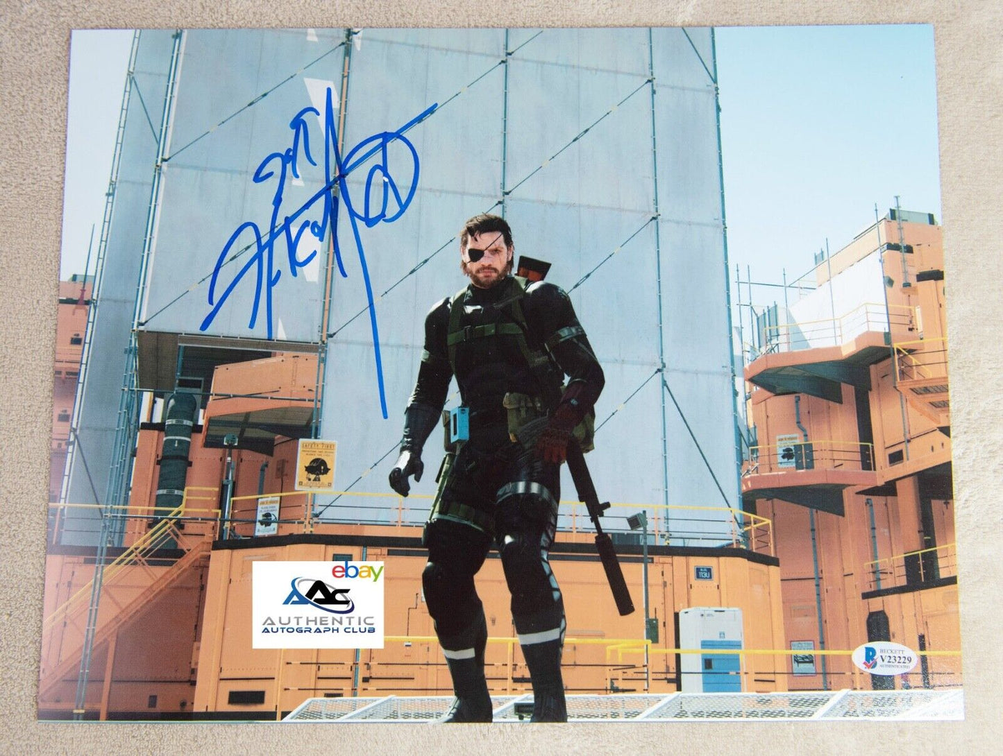 HIDEO KOJIMA AUTOGRAPH SIGNED 11x14 PHOTO METAL GEAR SOLID SNAKE BECKETT BAS