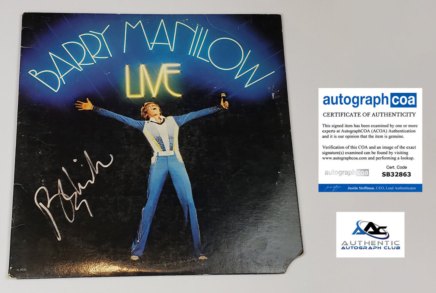 BARRY MANILOW AUTOGRAPH SIGNED BARRY MANILOW LIVE ALBUM VINYL RECORD ACOA